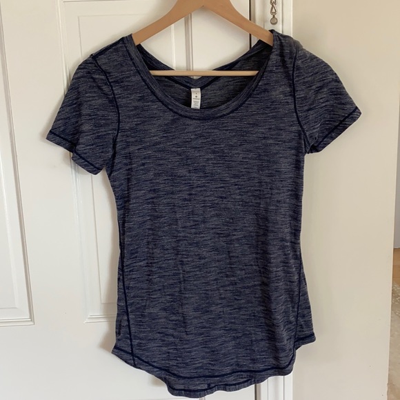 Lulu lemon top - Picture 1 of 1